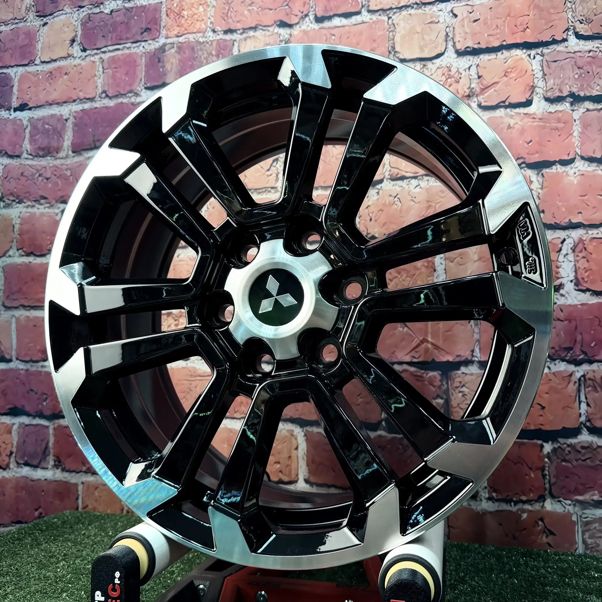 Mitsubishi 18 j7.5 6x139.7 ET38 D67,1